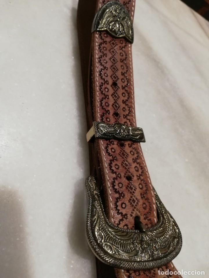 Vintage: Cintur&oacute;n de cuero grabado. - Foto 2