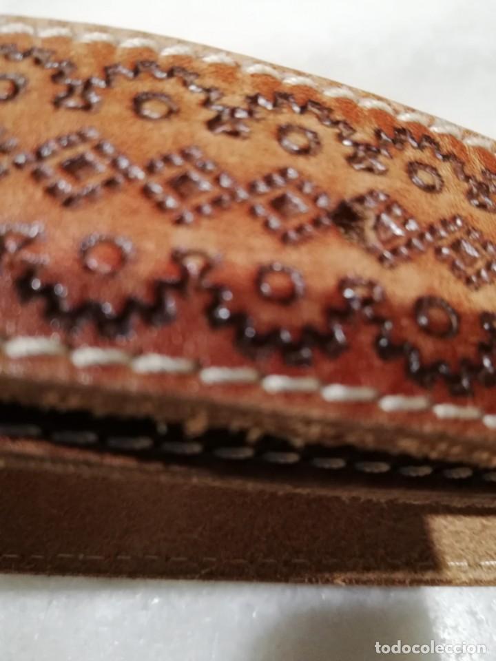 Vintage: Cintur&oacute;n de cuero grabado. - Foto 4