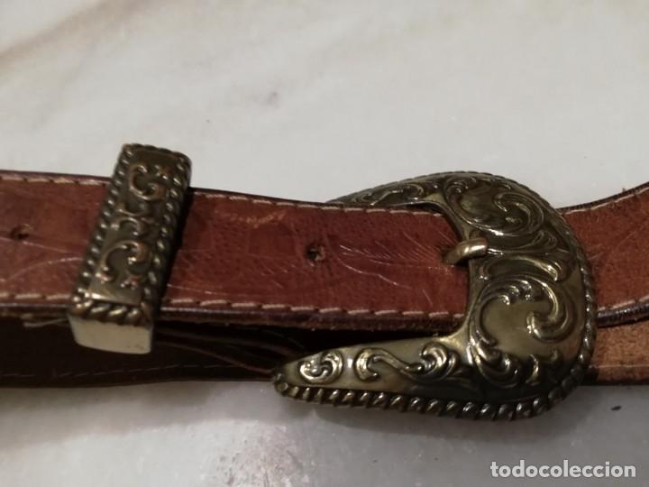 Vintage: Cintur&oacute;n de cuero grabado. - Foto 1
