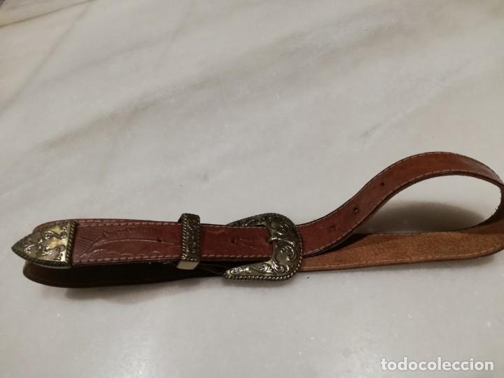 Vintage: Cintur&oacute;n de cuero grabado. - Foto 2