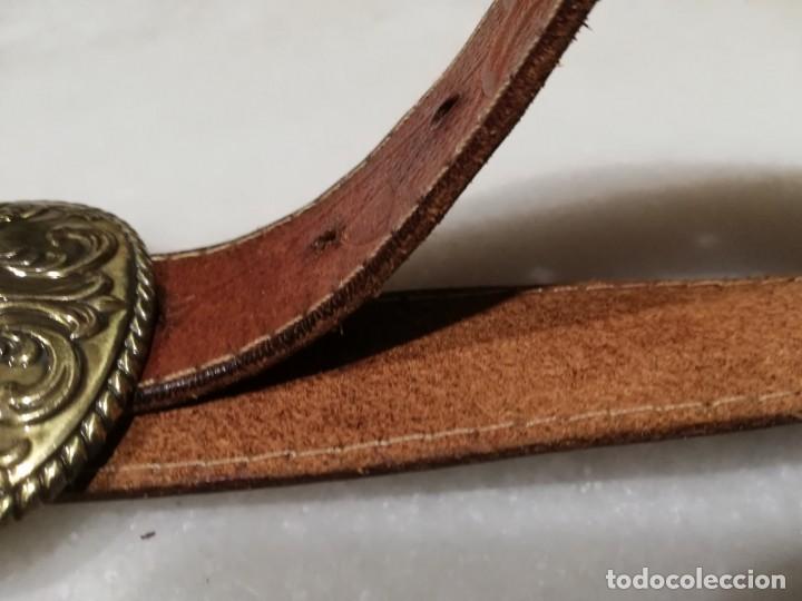 Vintage: Cintur&oacute;n de cuero grabado. - Foto 4