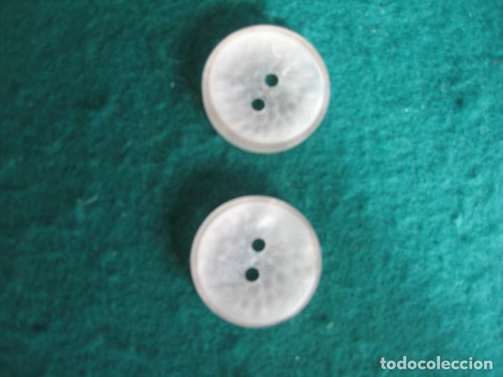 Vintage: DOS BOTONES GRANDRES - Foto 1