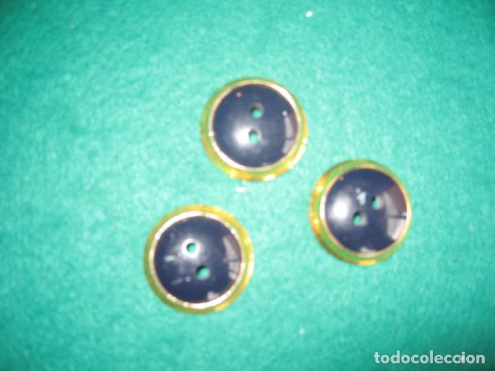 Vintage: TRES BOTONES CON SOPORTE MET&Aacute;LICO - Foto 1