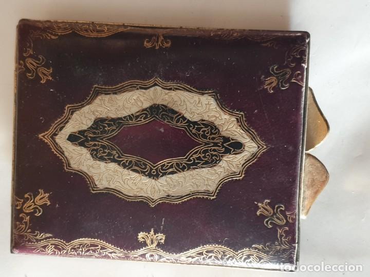 Vintage: POLVERA DE PIEL CON DORADOS S.XX - Foto 1