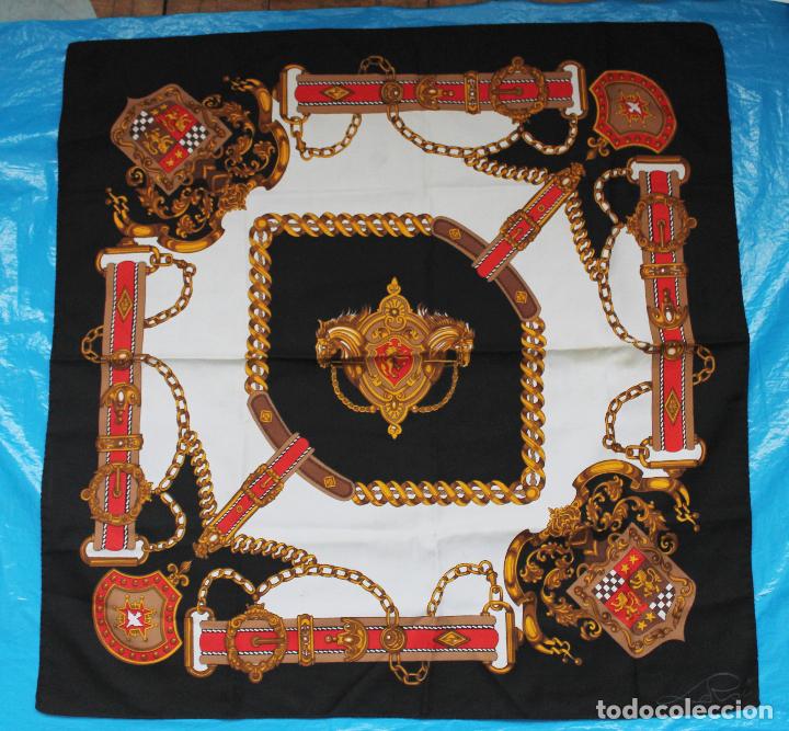 Vintage: PA&Ntilde;UELO CUELLO, 100% POLYESTER, MIDE 70 X 64 CMS, - Foto 1