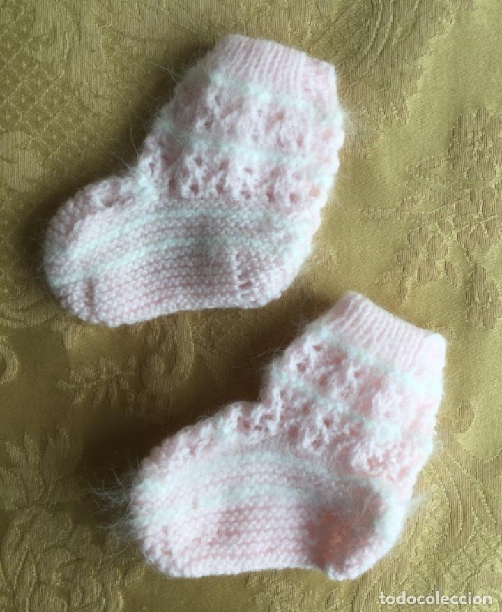 Vintage: PATUCOS PARA BEB&Eacute; DE PUNTO ROSA Y BLANCO - Foto 1