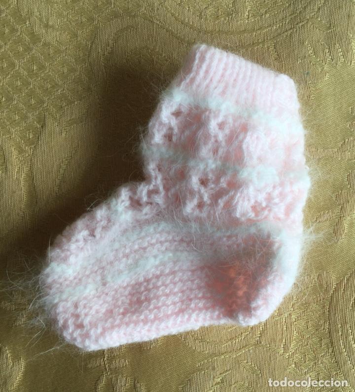Vintage: PATUCOS PARA BEB&Eacute; DE PUNTO ROSA Y BLANCO - Foto 2