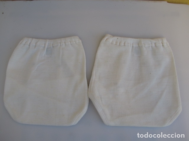 Vintage: Dos braguitas para pa&ntilde;al de bebe. Algod&oacute;n . C&iacute;clope - Foto 3