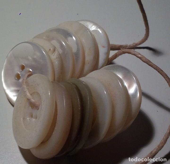 Vintage: 13 ANTIGUOS BOTONES DE N&Aacute;CAR - Foto 2