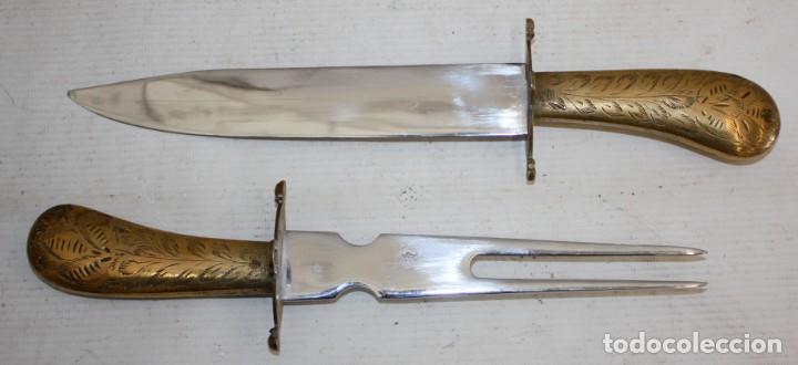Vintage: CUCHILLO Y TENEDOR CON ESTUCHE EN LAT&Oacute;N GRABADO. - Foto 9