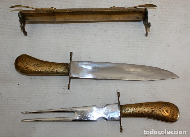 Vintage: CUCHILLO Y TENEDOR CON ESTUCHE EN LAT&Oacute;N GRABADO. - Foto 11