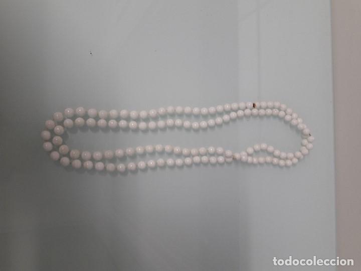 Vintage: COLLAR DE BOLAS DE COLOR BLANCO - 58 CM. LARGO - SIN CIERRE - Foto 2