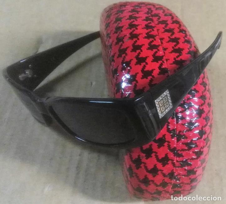 Vintage: Gafas de sol, marca Givenchy. SGV 548 SN Col. 958. con funda - Foto 1