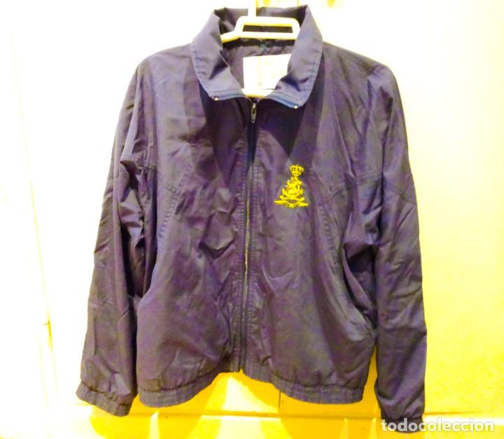 Vintage: Chaqueta militar con emblemas usada - Foto 1