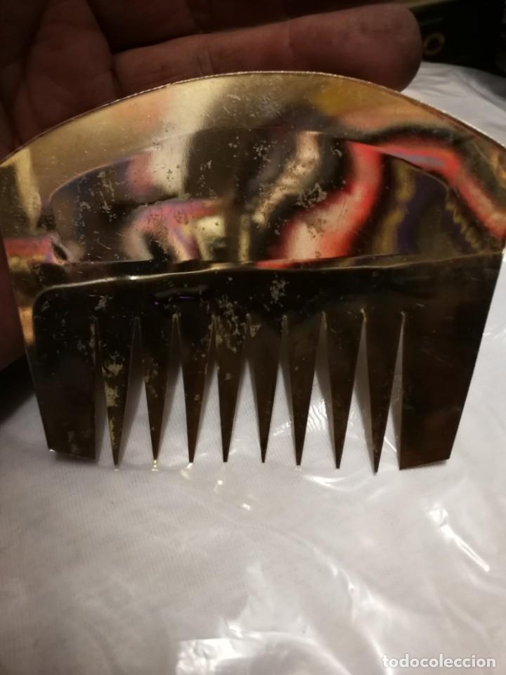 Vintage: PEINETAS METAL DORADO GRABADA - Foto 3