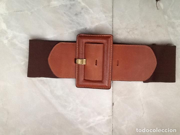Vintage: CINTURON DE CUERO Y GOMAS. MARCA BENETTON - Foto 1