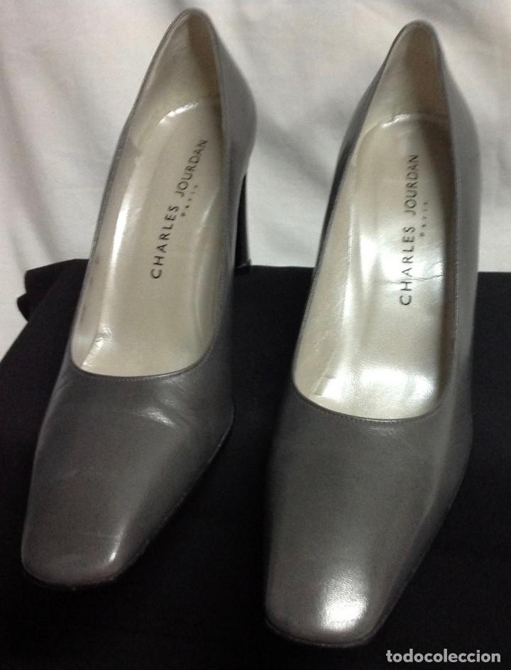 Vintage: Zapatos señora, Charles Jourdan (Paris), cuero, color gris, número 39; altura de tacón: 9 cm; nuevos - Foto 3 - 193769382