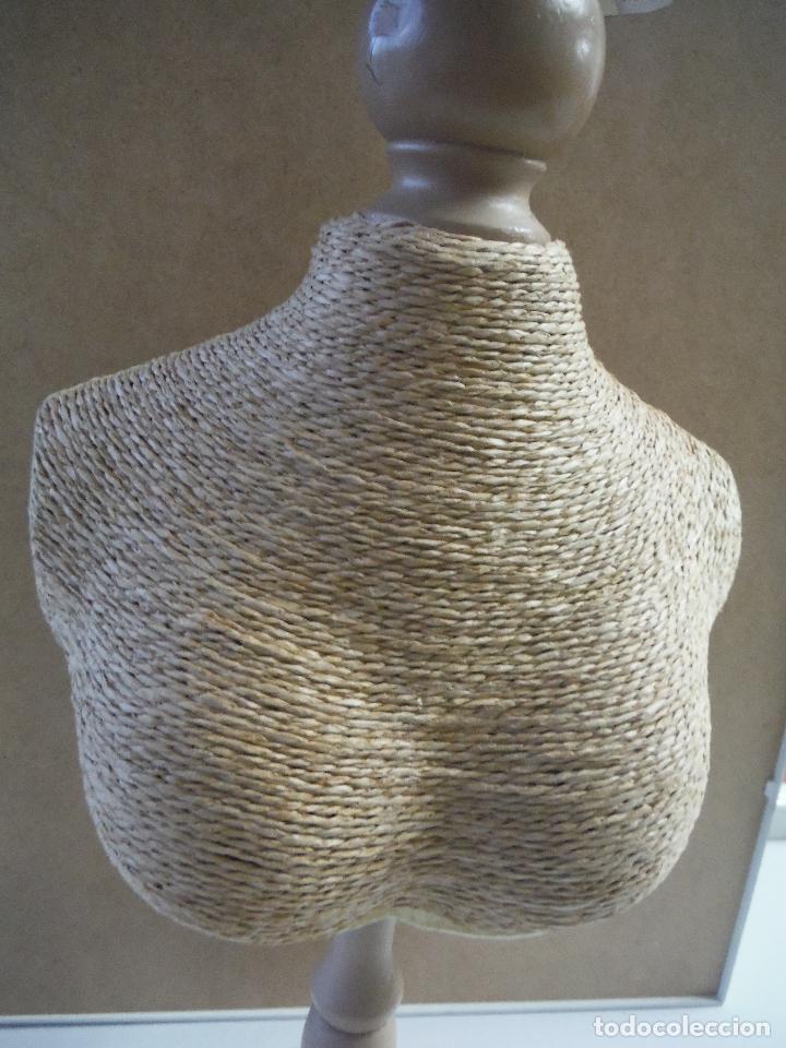 Vintage: MANIQUI BUSTO MADERA Y RAFIA ORIGINAL - Foto 3