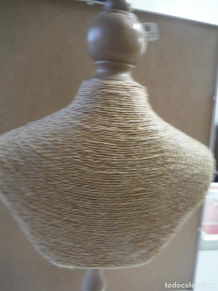 Vintage: MANIQUI BUSTO MADERA Y RAFIA ORIGINAL - Foto 4