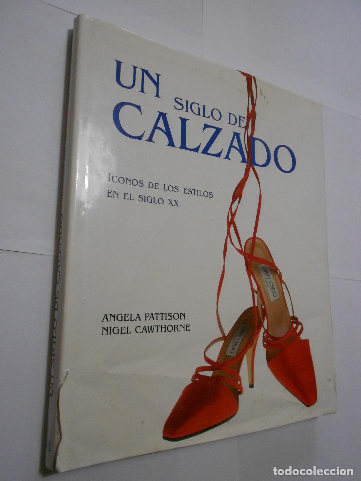 Vintage: ANTIGUO LIBRO - UN SIGLO DE CALZADO - Foto 1