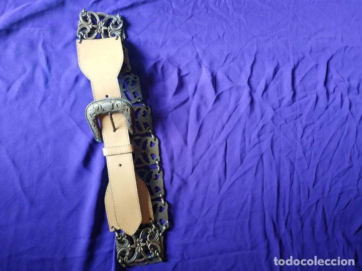 Vintage: Cintur&oacute;n de bronce y piel - Foto 2