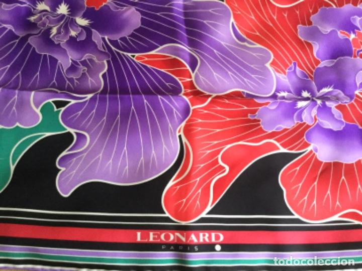 Vintage: PA&Ntilde;UELO DE SEDA VINTAGE LEONARD PARIS - Foto 1