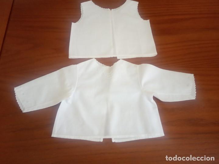 Vintage: DOS CAMISETITAS DE BEBE BORDADAS - Foto 1
