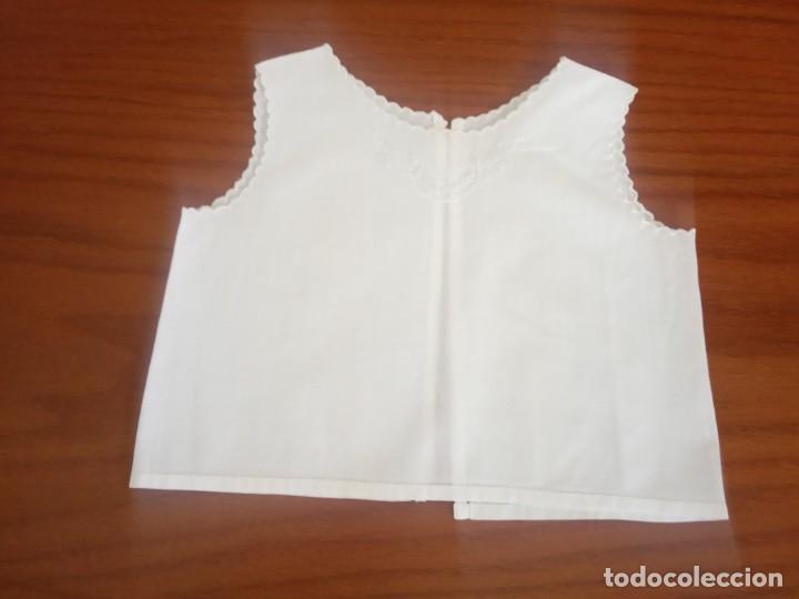 Vintage: DOS CAMISETITAS DE BEBE BORDADAS - Foto 2