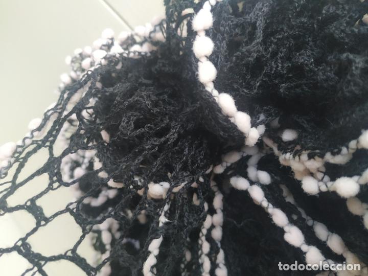 Vintage: Original bufanda de ganchillo con borlas. Largo 128 cm. - Foto 4