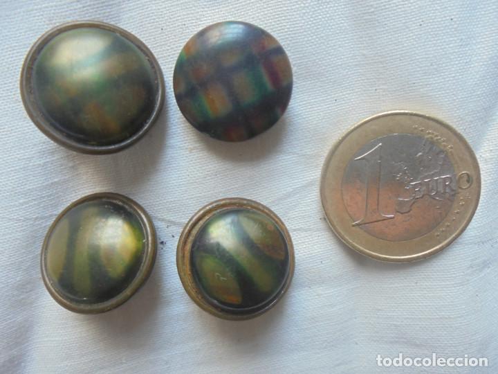 Vintage: 4 botones vintage - Foto 1