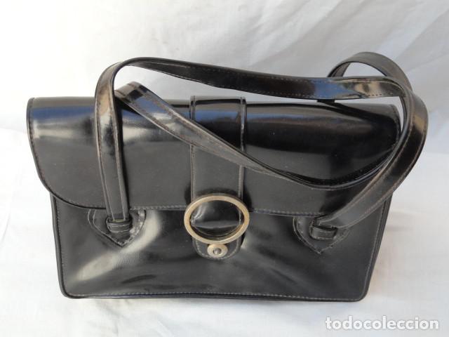 Vintage: BOLSO VINTAGE DE CHAROL NEGRO. - Foto 3