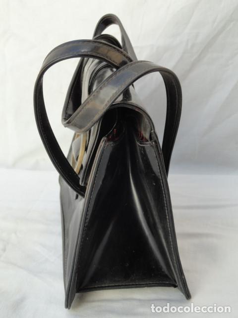 Vintage: BOLSO VINTAGE DE CHAROL NEGRO. - Foto 4