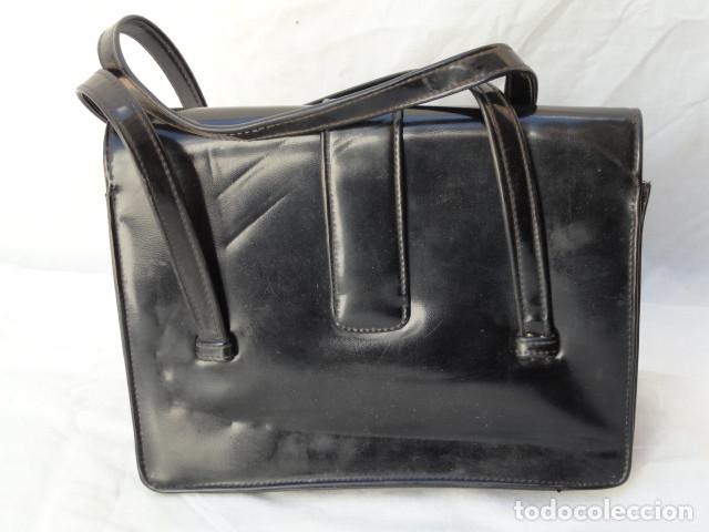 Vintage: BOLSO VINTAGE DE CHAROL NEGRO. - Foto 5