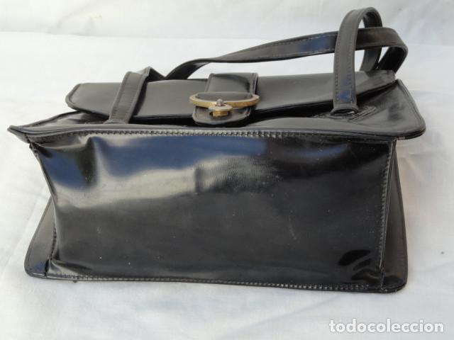 Vintage: BOLSO VINTAGE DE CHAROL NEGRO. - Foto 7