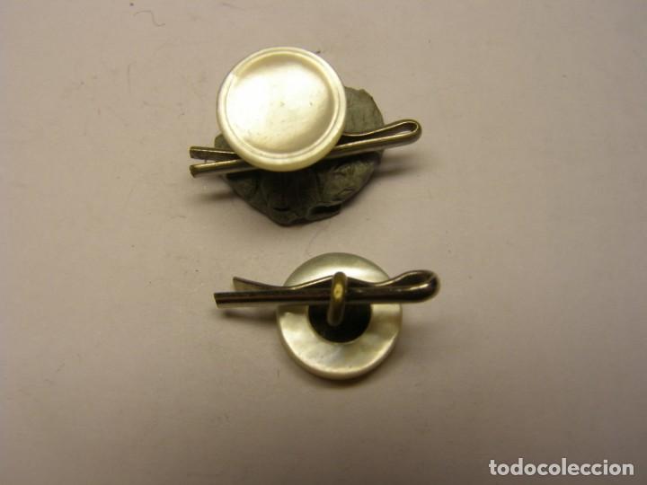 Vintage: Par de gemelos imitaci&oacute;n de nacar. - Foto 1