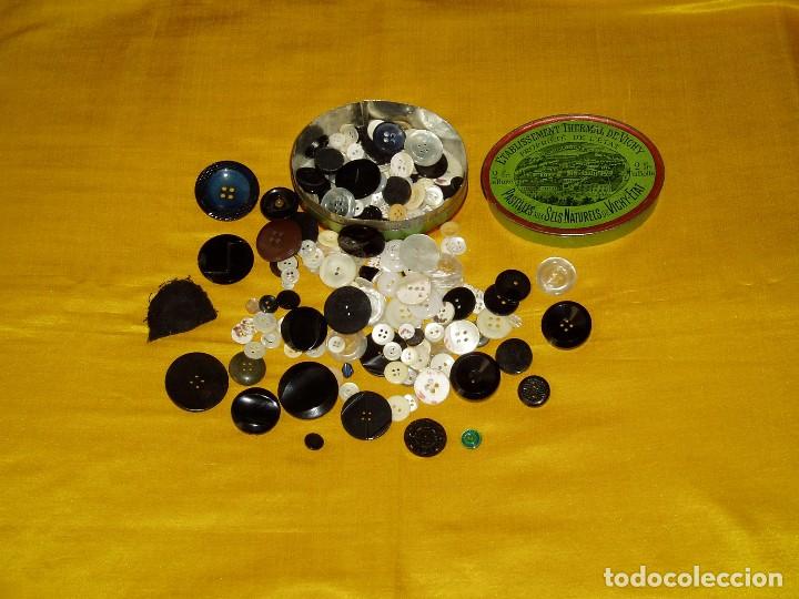 Vintage: Botones y elementos de costura antiguos - Foto 1