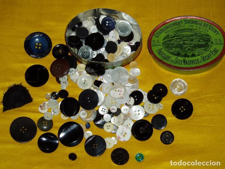 Vintage: Botones y elementos de costura antiguos - Foto 2