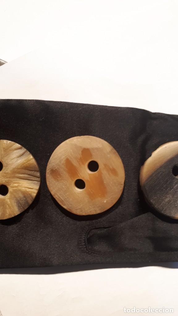 Vintage: TRES BOTONES DE ABRIGO DE ASTA O HUESO - Foto 2
