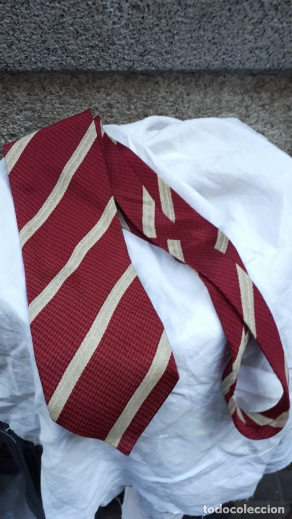 Vintage: CORBATA DE SEDA GRANATE CON RAYAS CRUDAS DE GIORGIO ARMANI - Foto 1