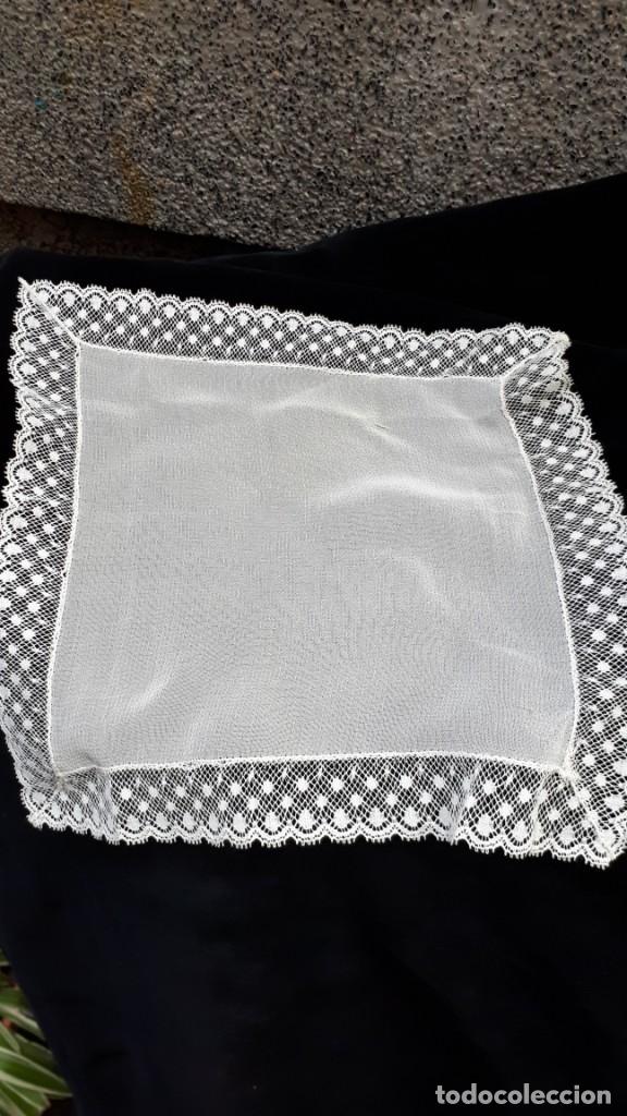 Vintage: PA&Ntilde;UELO ANTIGUO BLANCO CON ENCAJE - Foto 1