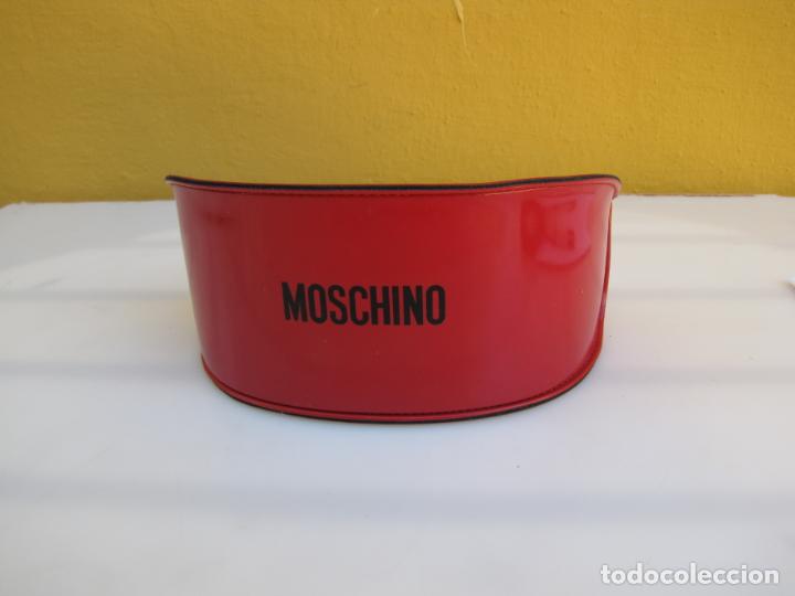 Vintage: 12.- Gafas de sol Moschino. Funda y gamuza - Foto 3