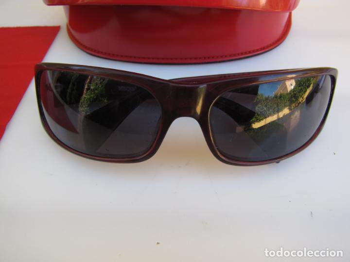 Vintage: 12.- Gafas de sol Moschino. Funda y gamuza - Foto 5