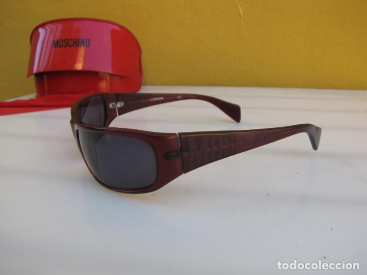 Vintage: 12.- Gafas de sol Moschino. Funda y gamuza - Foto 6