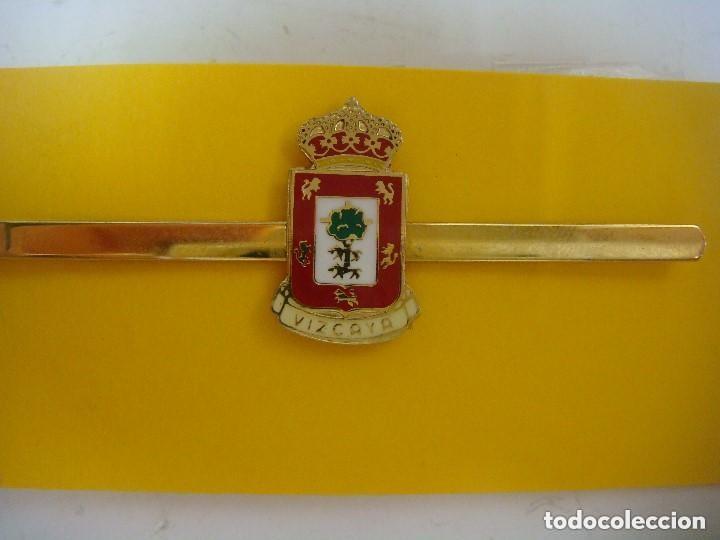 Vintage: ALFILER CORBATA CON EL ESCUDO DE VIZCAYA. - Foto 1