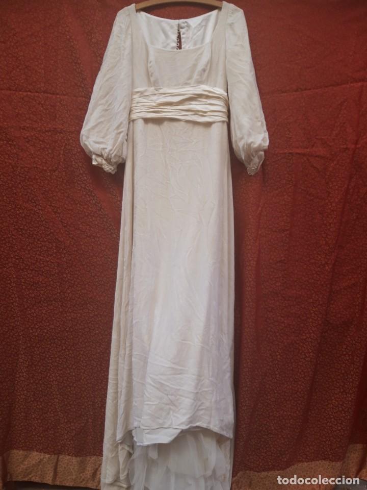 vestido de novia en terciopelo, hacia 1970. - Comprar Moda vintage mujer en  todocoleccion - 229709820