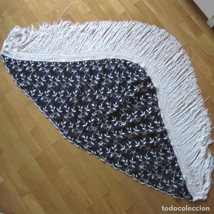 Vintage: Manton triangular con bordados de flores - Foto 1