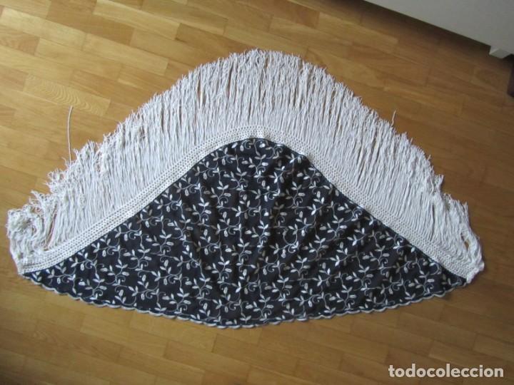 Vintage: Manton triangular con bordados de flores - Foto 2