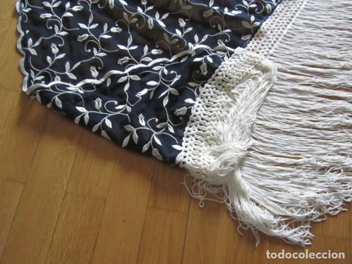 Vintage: Manton triangular con bordados de flores - Foto 9