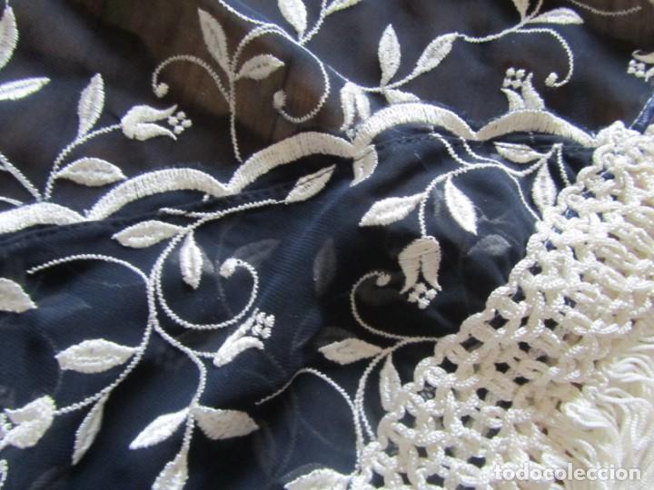 Vintage: Manton triangular con bordados de flores - Foto 10