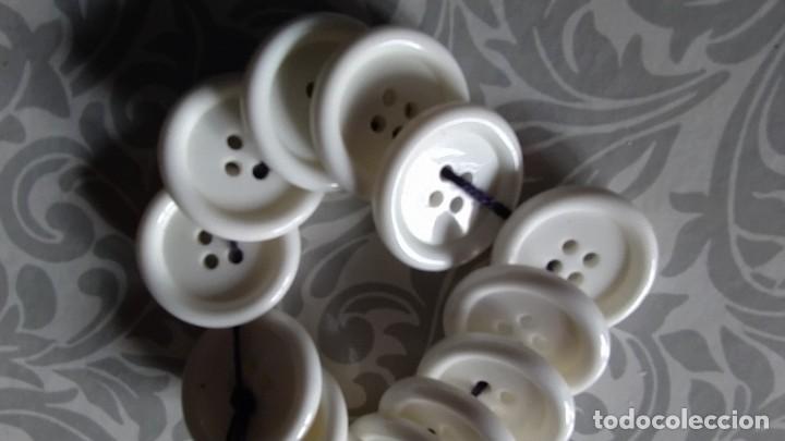 Vintage: Botones de pasta blancos - Foto 1